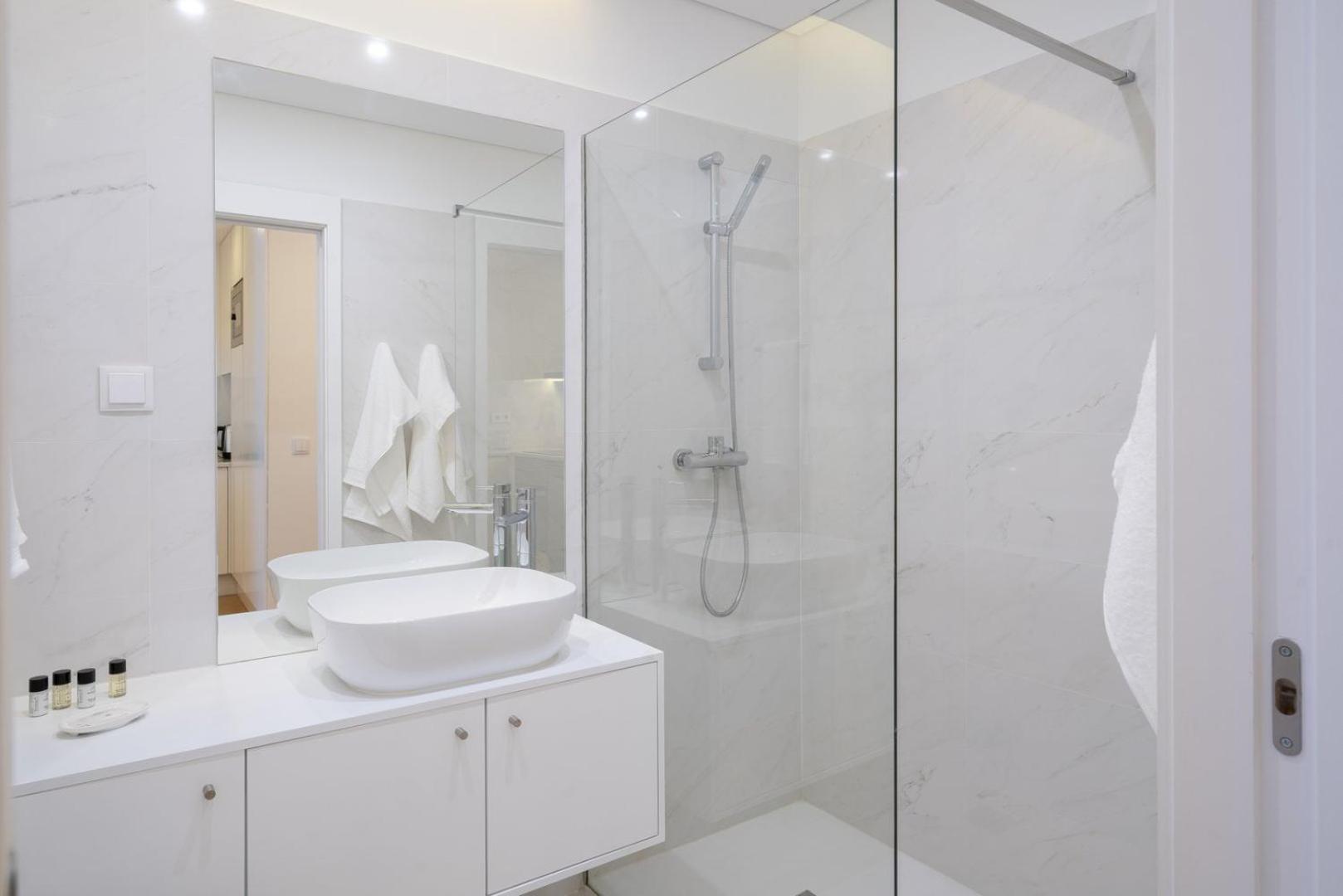 Guestready - Modern 2-Bedroom Apt In Cedofeita ปอร์โต ภายนอก รูปภาพ